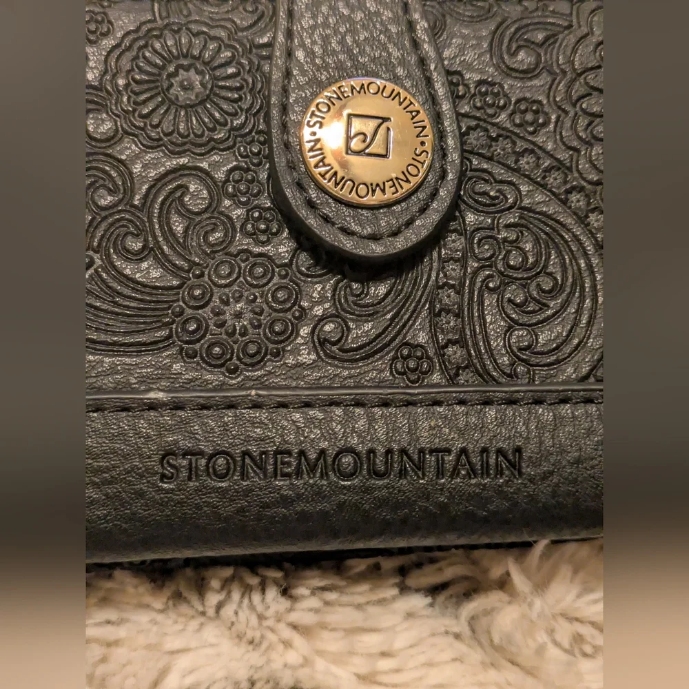 3/$15 Stone Mountain Floral Embossed Leather Wallet - EUC